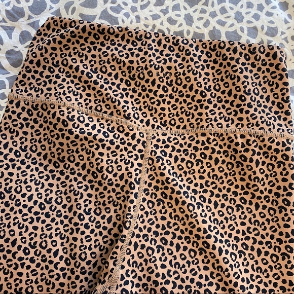 NWOT LEOPARD PRINT 7/8 LEGGINGS - Picture 5 of 11